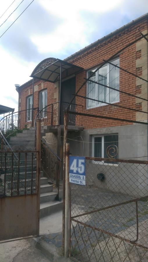 Doors Hotel Kʼutʼaisi Exterior foto